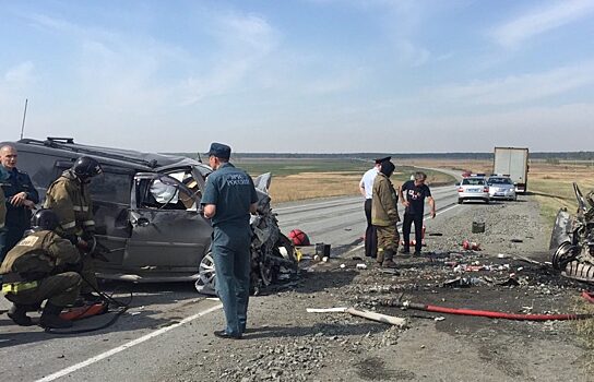 Четыре человека погибли при столкновении двух легковых машин в Челябинской области