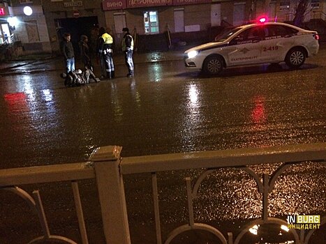 На ВИЗе Lada сбила мужчину, который лежал посреди проезжей части