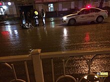 На ВИЗе Lada сбила мужчину, который лежал посреди проезжей части