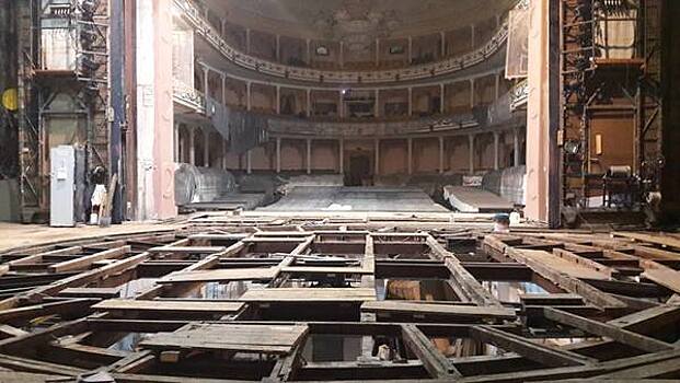В Калининградском областном драмтеатре приступили к ремонту сцены
