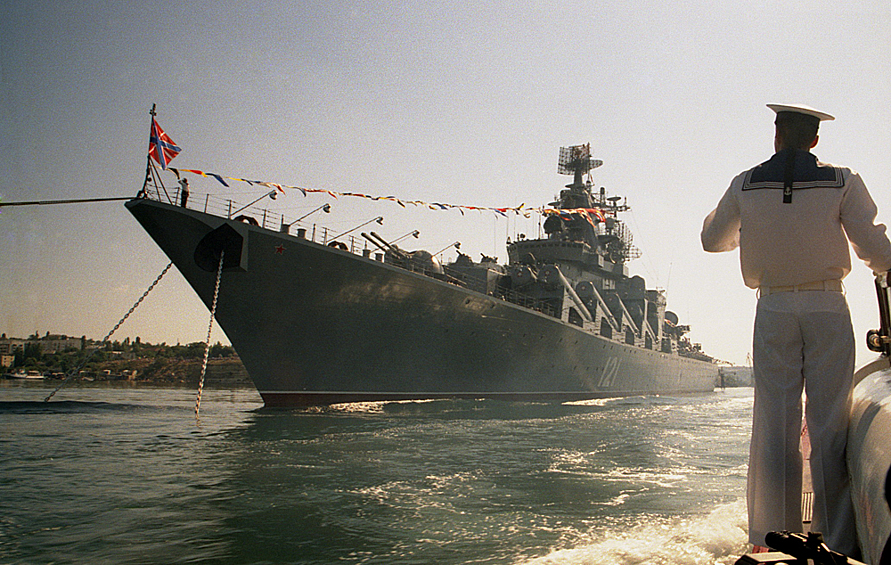 Флагман Черноморского флота ракетный крейсер "Москва", 2007 год