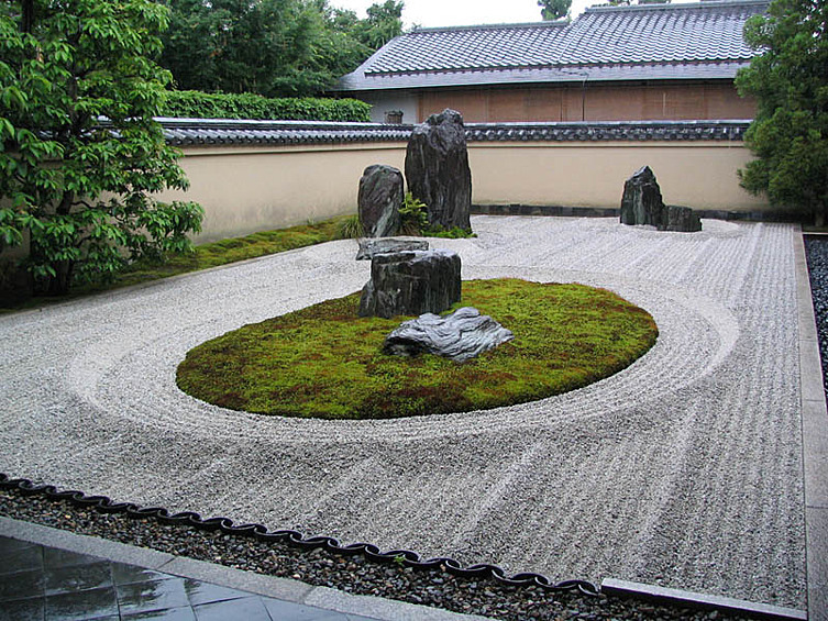 Каменный сад Дайдзен-дзи Цен, Киото, Япония. (CHRIS & SUYEN SELKE)