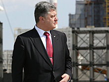 Охранники Порошенко обыскали военных перед парадом