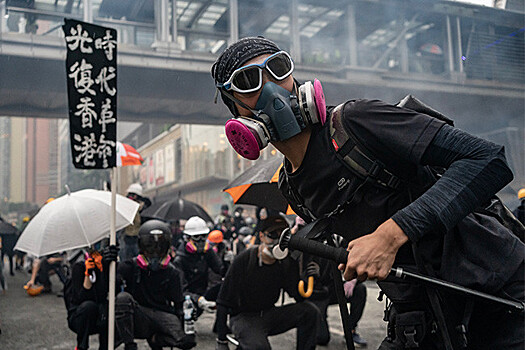 В Гонконге громят пропекинские фирмы, а в США — все подряд: в чем сходство и различия двух протестов