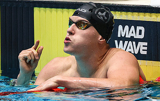 Жихарев стал чемпионом России по плаванию на 100 м баттерфляем, Минаков - второй