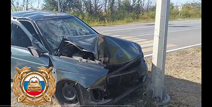 Дончанин не справился с управлением и врезался в осветительную опору