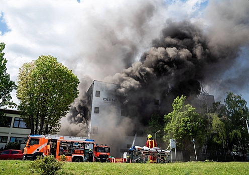 В Берлине спустя трое суток потушили пожар на Diehl Metal