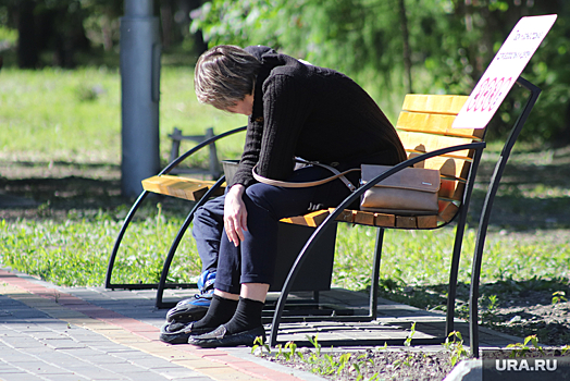 Мать девочки, брошенной на улице в Екатеринбурге, оправдалась работой