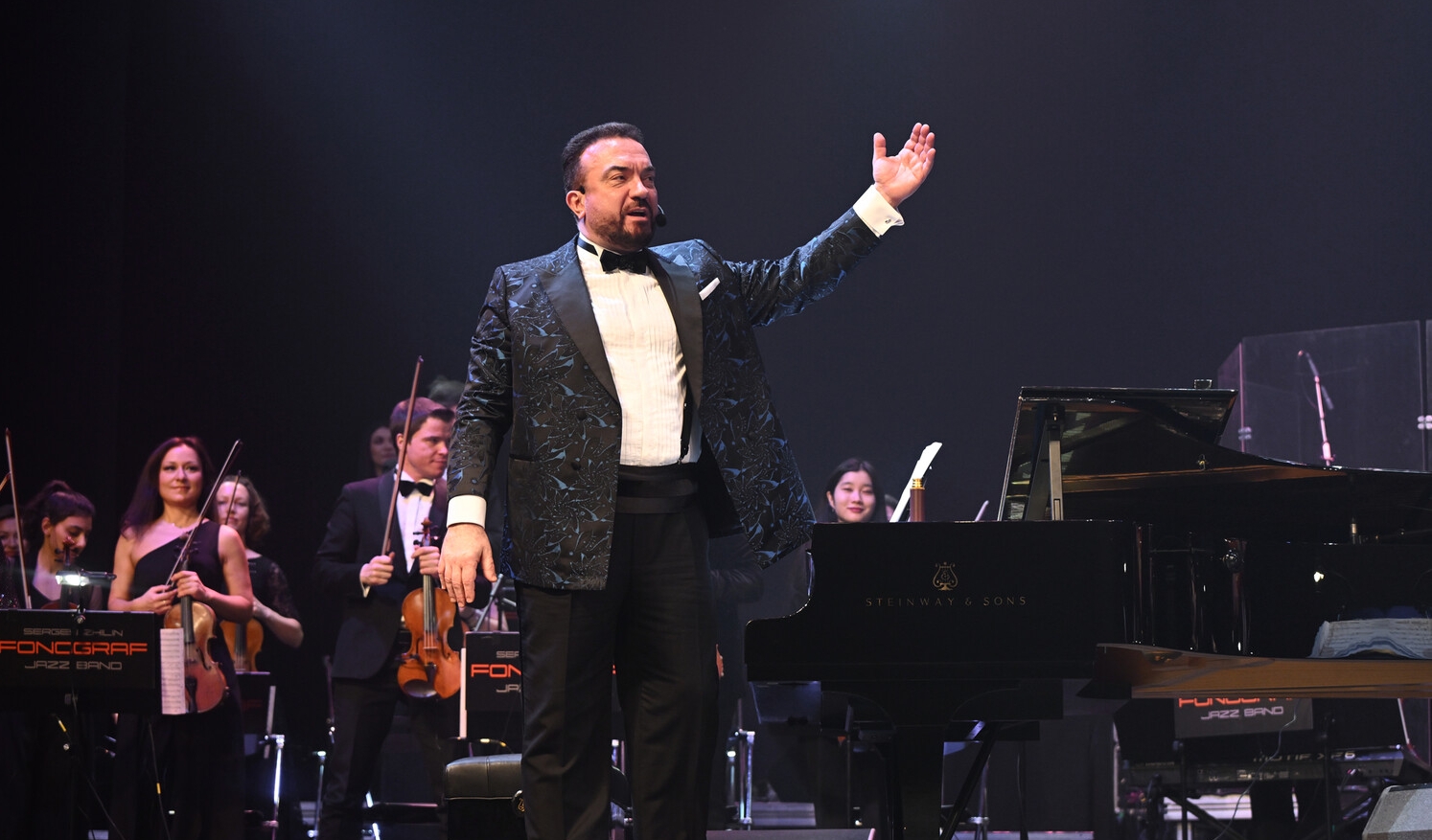 Дирижера шоу Голос выписали из больницы после экстренной операции