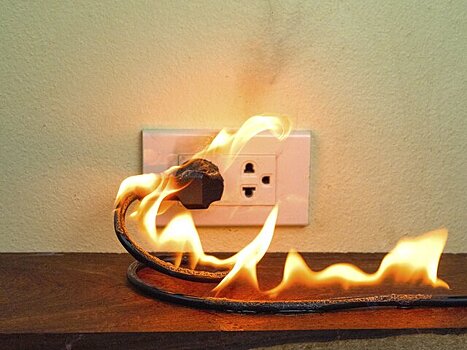Эксперт Щетинин: большая нагрузка на удлинитель может привести к пожару