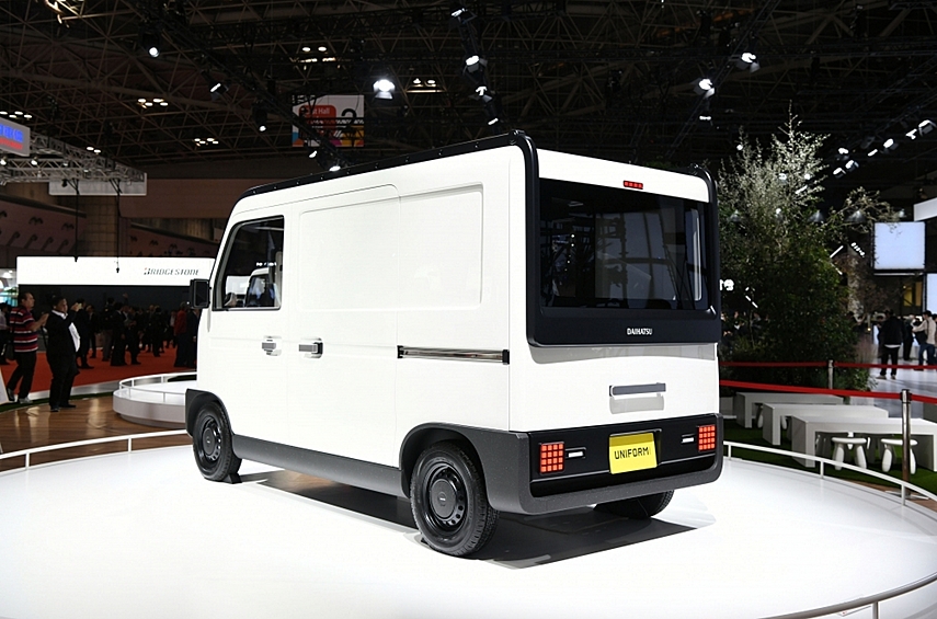 Daihatsu Uniform. Коммерческие машина на той же базе — цельнометаллический фургончик, на базе которого наверняка сделают ещё и микроавтобус...