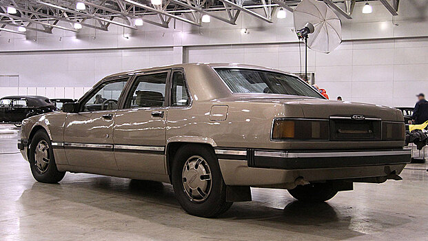 В Сети вспомнили о не вышедшем в серию советском лимузине ЗиЛ-4102