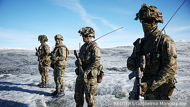 Дания отправила военную технику и военных в Гренландию