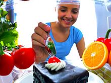 Диетолог перечислил продукты, которые быстро сдувают живот