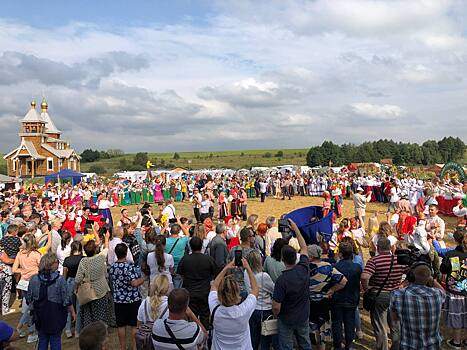 Яблочный Спас у водяной мельницы в Красниково отметили 7 тысяч курян