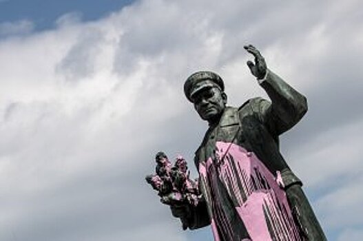 Зачем в Польше поставили спектакль по книге Гитлера