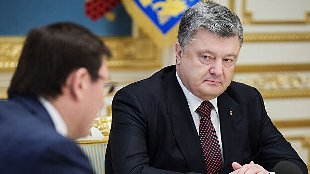 Защита Януковича обвинила Порошенко в давлении на прокуроров