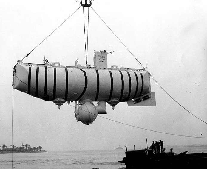 Батискаф «Триест» — исследовательский погружной аппарат для глубоководных погружений, который со своей командой из двух человек в 1960 году достиг рекордной на тот ммент максимальной глубины около 10 911 метров.