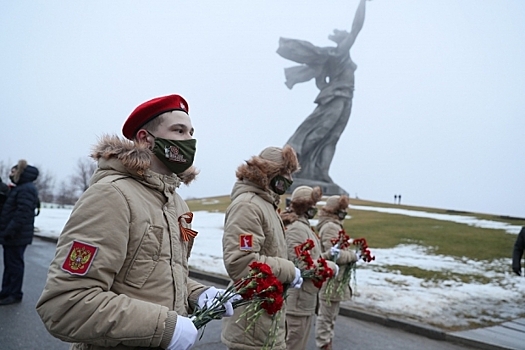 В Волгограде почтили память защитников Отечества