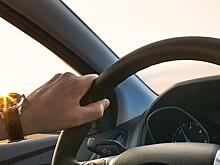 Мужчина на автомобиле каршеринга сбил девушку на тротуаре в Санкт-Петербурге