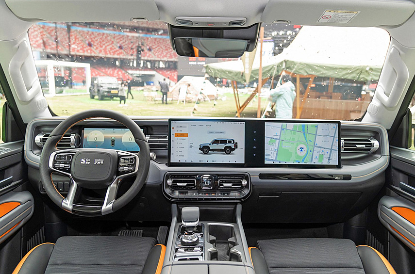 Отдача 2,0-литрового дизельного мотора равна 163 лошадиным силам и 400 Нм. Бензиновый турбоагрегат аналогичного объёма выдаёт 234 силы и 395 Нм.