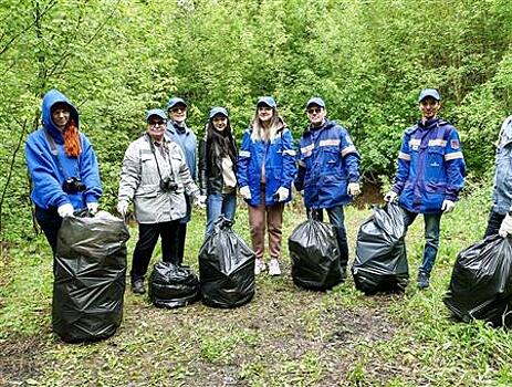 Волонтеры АО "Транснефть - Приволга" приняли участие в уборке берега р. Волги