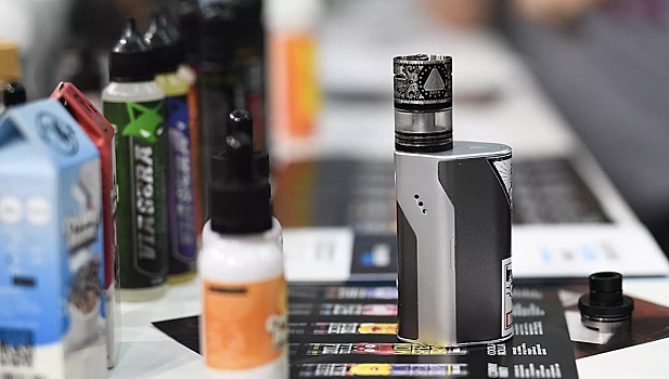 В Госдуму внесли поправки, запрещающие продажу вейпов