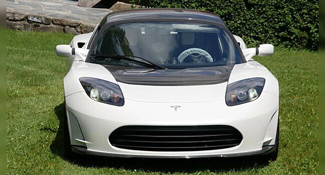 Последний выпущенный экземпляр Tesla Roadster выставлен на продажу за 100 млн рублей