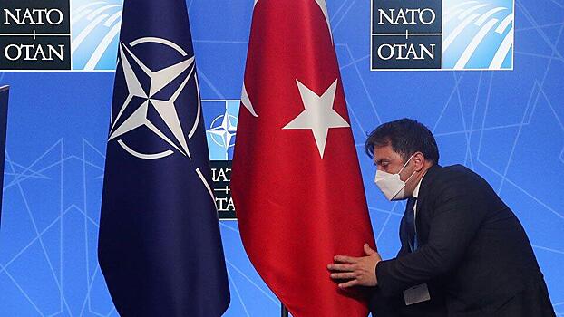 Вероятность выхода Турции из НАТО оценили