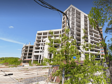 В Екатеринбурге хотят снести недостроенный офисник в Пионерском