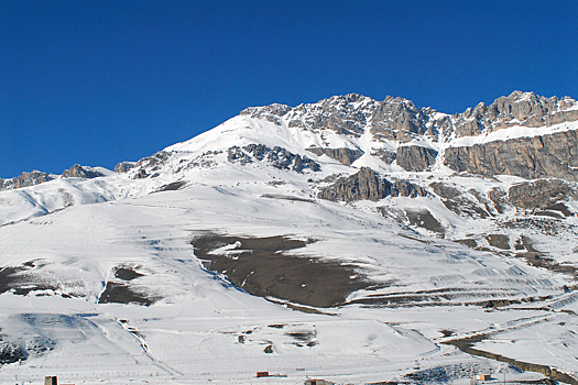 Стало известно, попали ли россияне в снежный плен на Эвересте