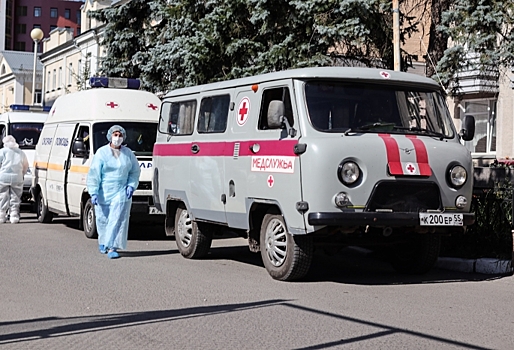 Разруливать потоки больных, контролировать ношение масок, ездить на вызовы — студентам ОмГМУ объяснили, ...
