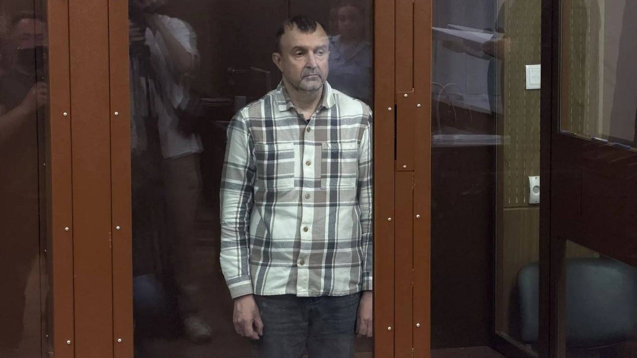 Продюсер певицы Линды помещен под домашний арест по делу о мошенничестве
