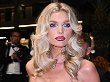 «Ангел» Victoria's Secret снялась в платье с голой спиной для Gucci