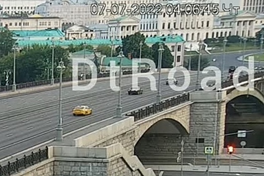 Момент смертельного ДТП у стен Кремля сняли на видео