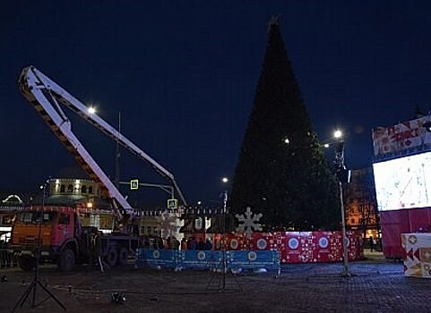 Рязанцы раскритиковали начало фестиваля "Новогодняя столица" с не вспыхнувшей елкой