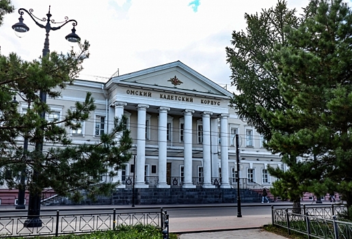 В Омске снова решили обследовать здание бывшего кадетского корпуса: показываем, как оно сейчас выглядит