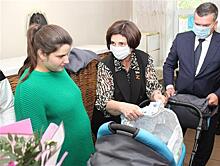 Депутаты губдумы помогли молодой маме из Харьковской области