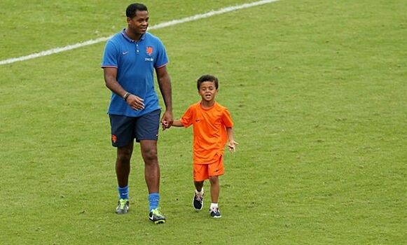 9-летний сын Клюйверта забил гол в дебютном матче в футболке «Барселоны»