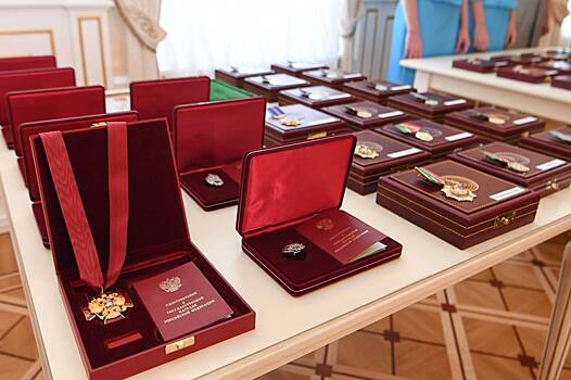 Рустам Минниханов вручил государственные награды России и Татарстана