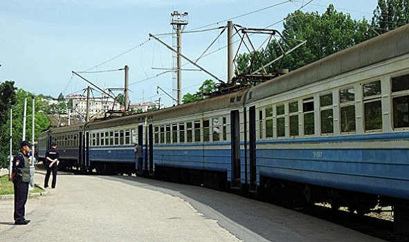 Массовая драка футбольных фанатов произошла в электричке на Алтае