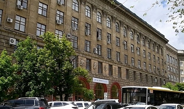 Андрей Бочаров поздравил коллектив медуниверситета с награждением орденом Почета