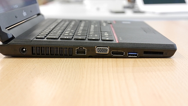Тест и обзор ноутбука Fujitsu Lifebook E547: гигантский аккумулятор и хороший дисплей