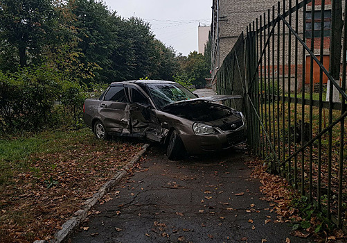 На перекрестке Мира и Батурина столкнулись «Лада» и «Лексус»