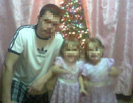 Сестер-близняшек похоронили в Тюмени, а с их отцом простятся сегодня в Боровском