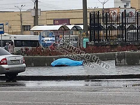 Упавший на улице человек не дождался своевременной помощи скорой