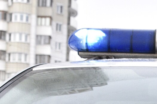 Вооруженный автоматом мужчина ограбил автосервис в Москве