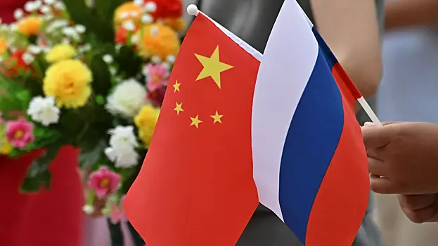Человекоподобный робот на саммите ШОС оценила отношения России и Китая
