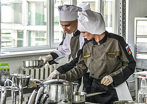 В Подмосковье на конкурсе «Полевая кухня» выбрали лучших военных поваров ЗВО