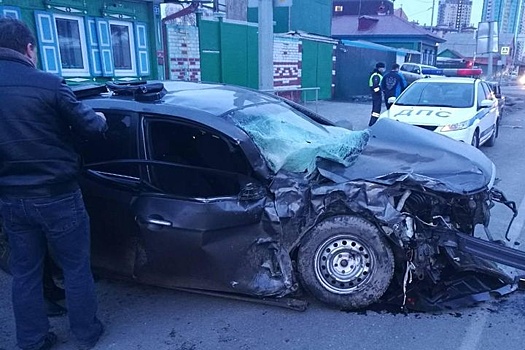 В Тюмени виновника ДТП от удара выбросило из машины